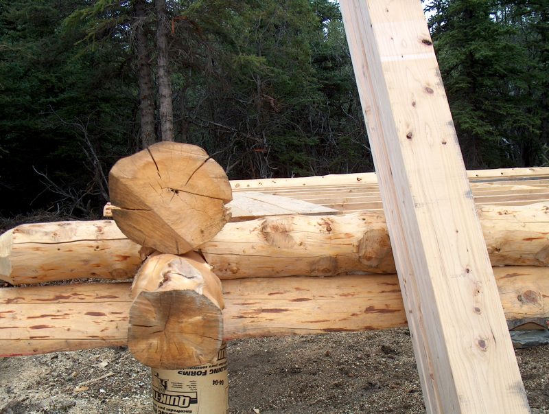 Round notch log walls